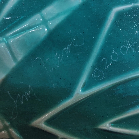 Green Glass Art Flower Plate - Picture 4 of 4